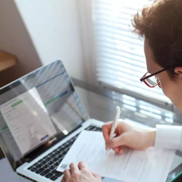 Contract AI: Definition, Benefits & How To Use It in 2024 